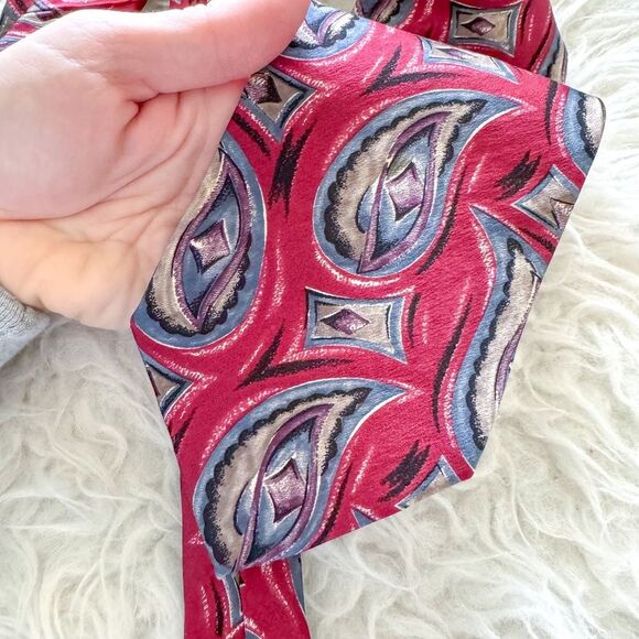 Vintage Christian Dior Monsieur 100% Silk Tie - Red Paisley Pattern - Picture 7 of 7